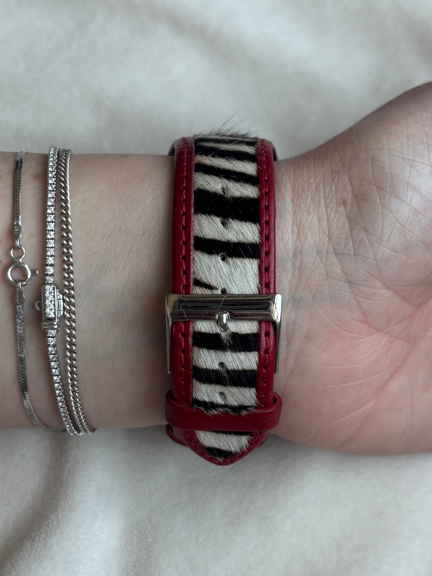 2000s Pony Hair Guess Watch - Working