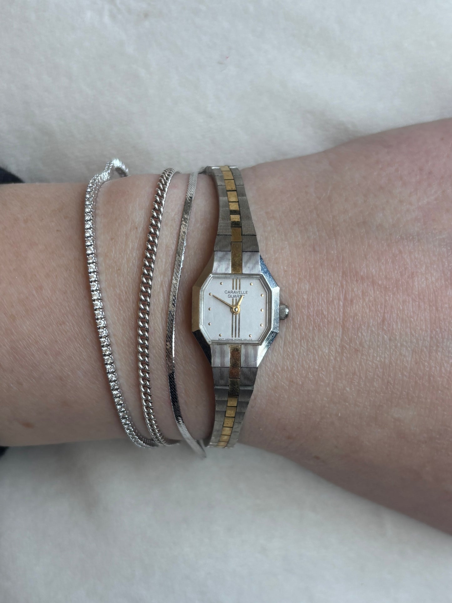Dainty Vintage Two-Tone Caravelle - Working