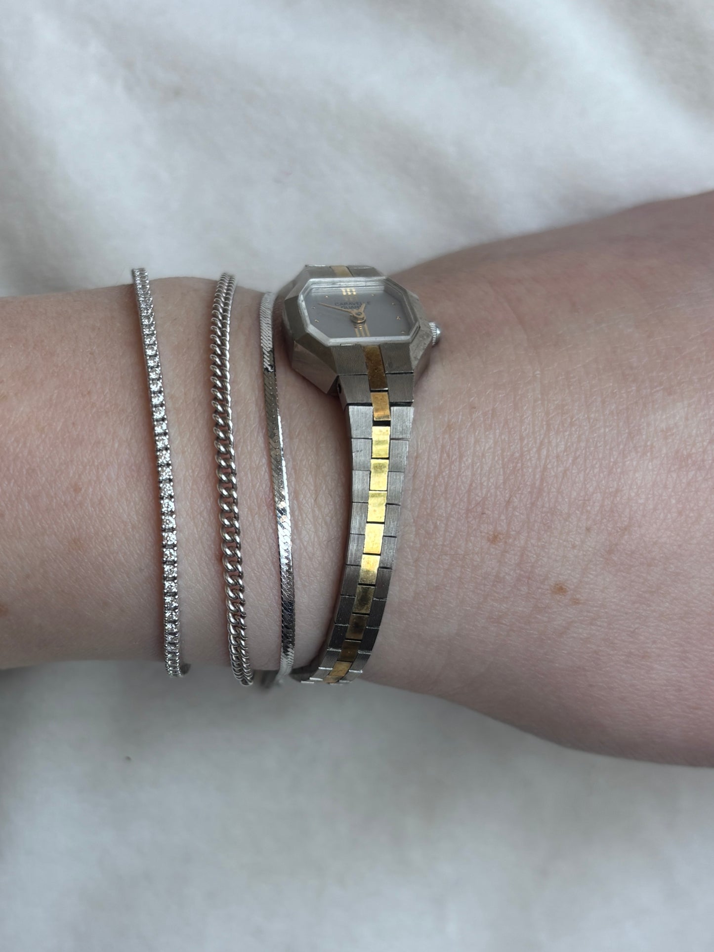 Dainty Vintage Two-Tone Caravelle - Working