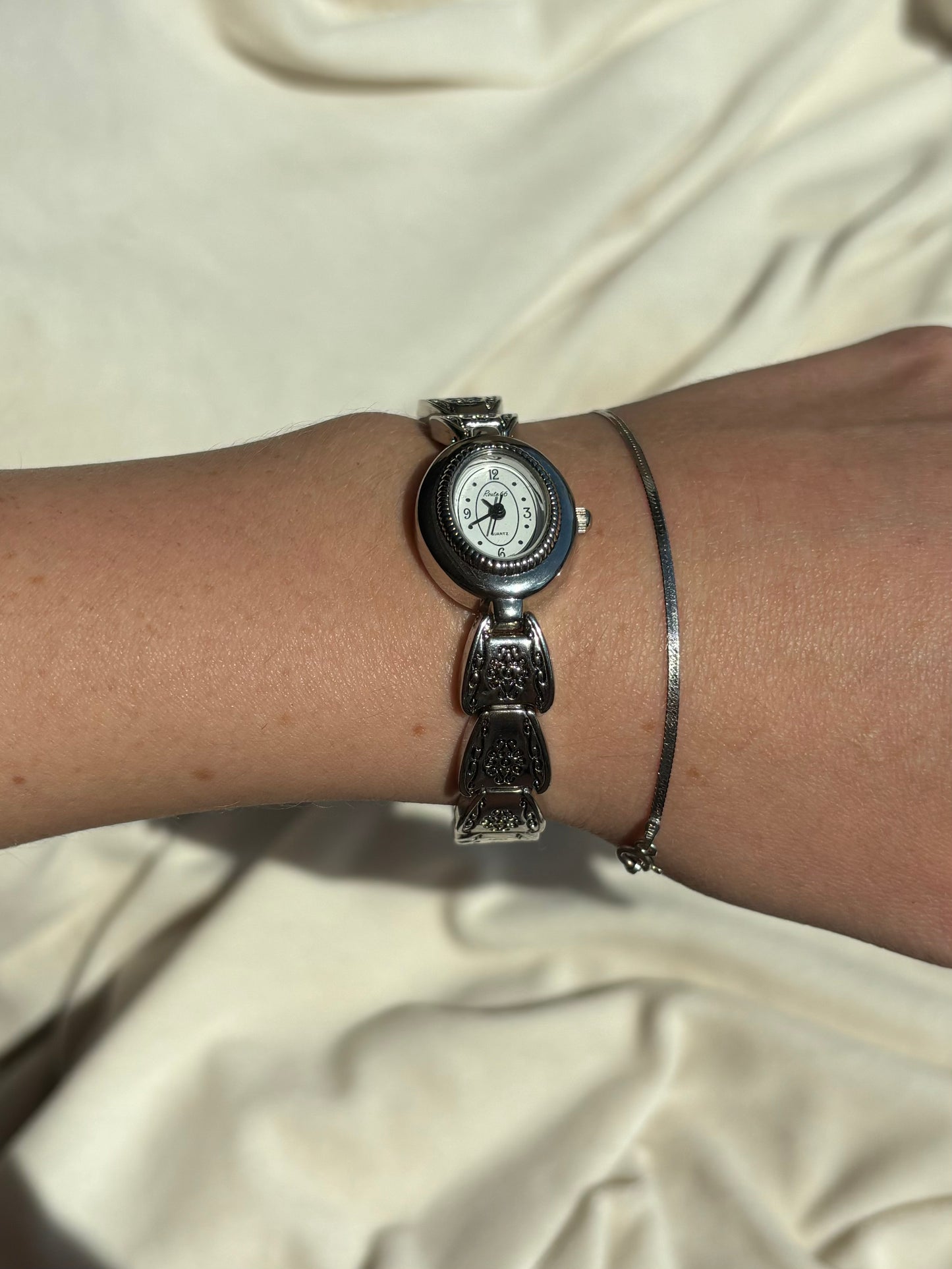 vintage silver floral detail watch - working