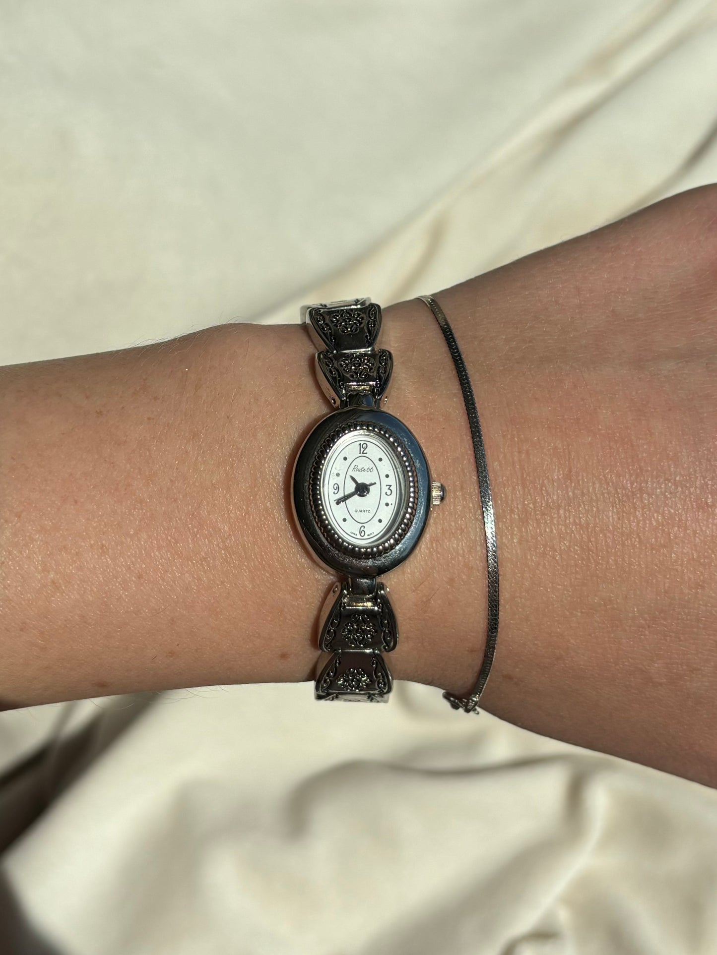 vintage silver floral detail watch - working
