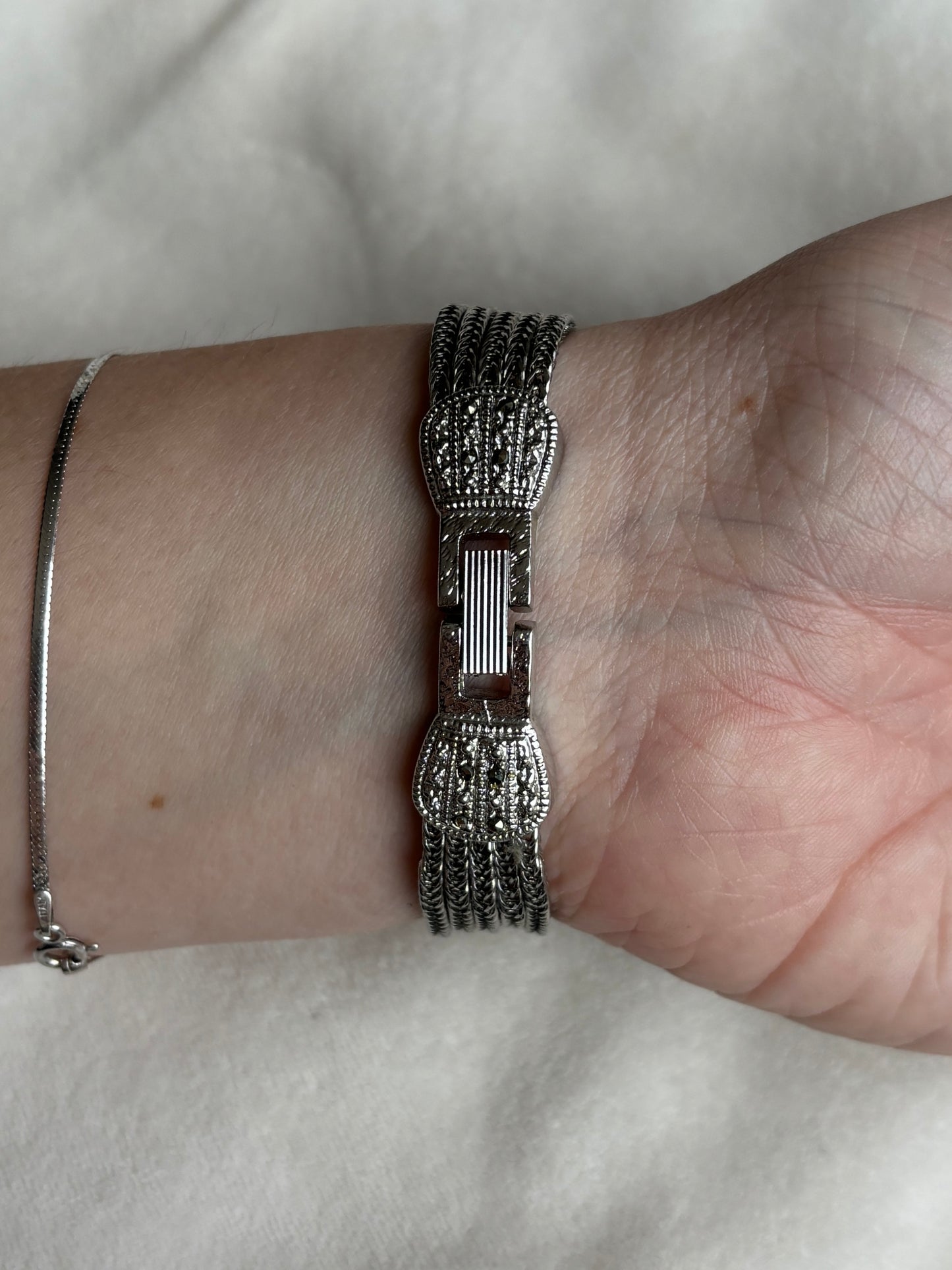 vintage dark silver bow and rope watch - working