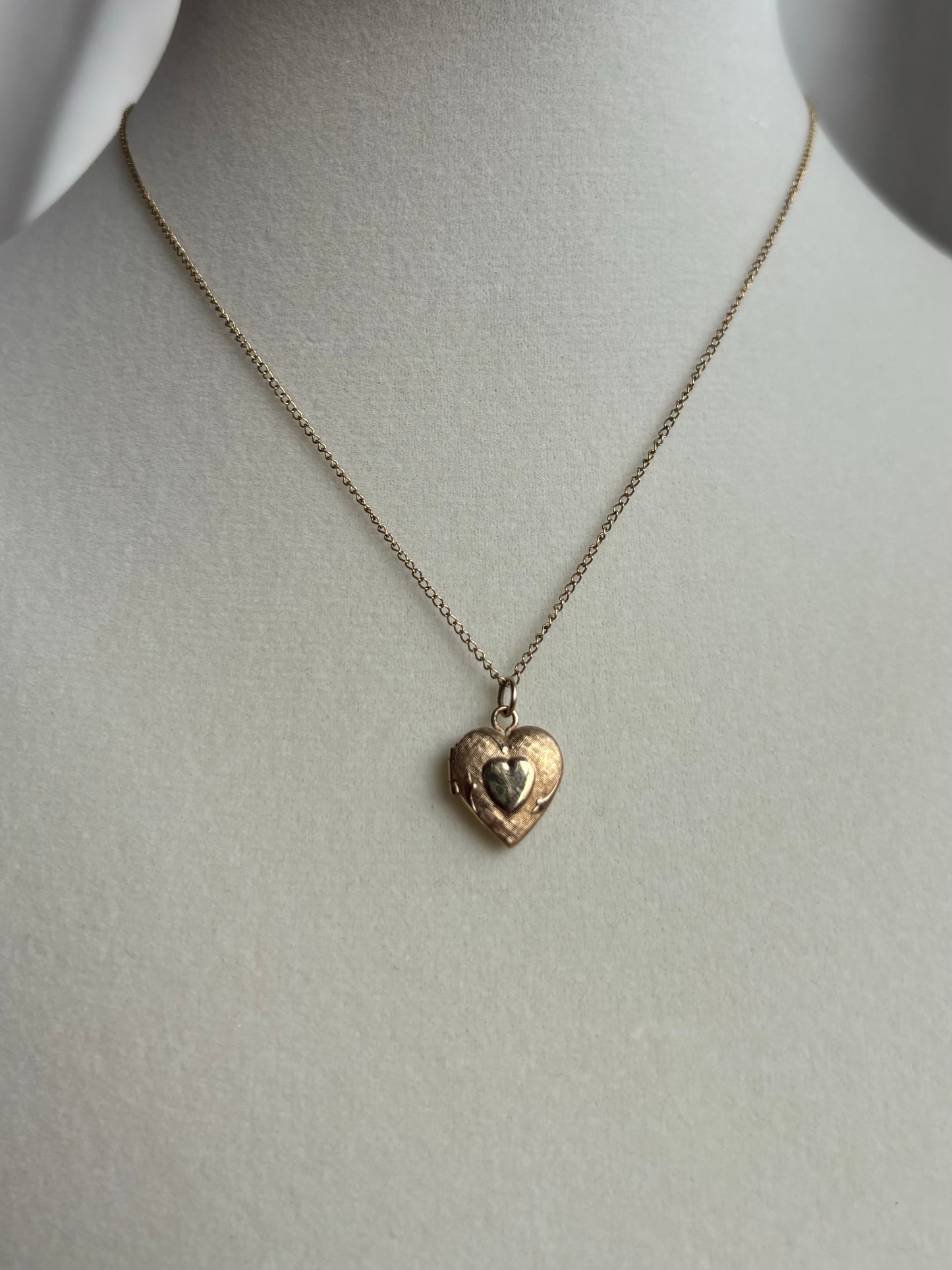 vintage 14kt heart locket necklace