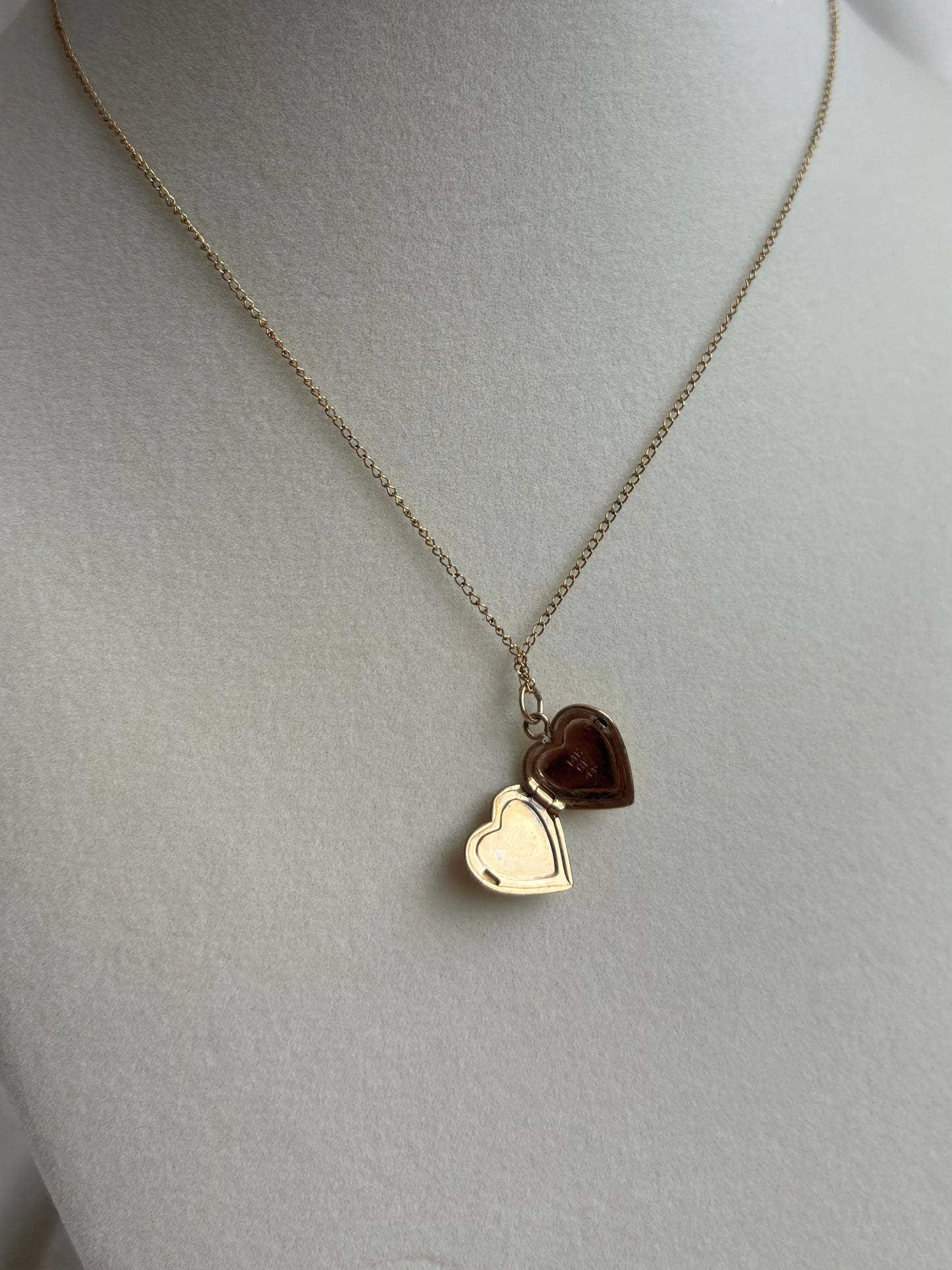 vintage 14kt heart locket necklace