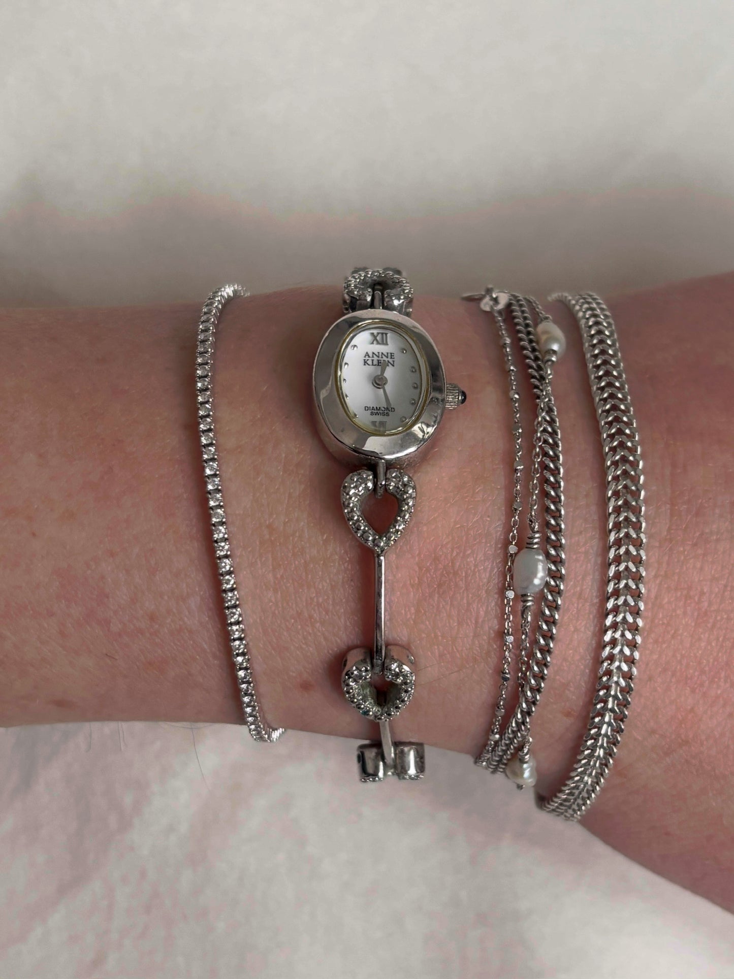 Dainty Diamond Heart Bracelet Watch - Working