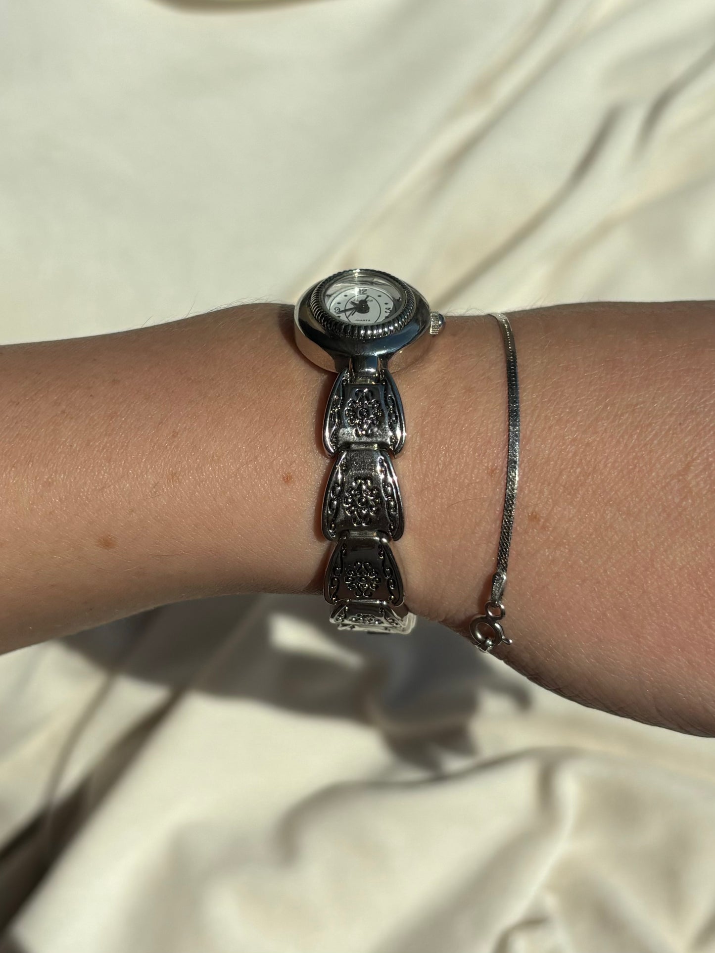 vintage silver floral detail watch - working