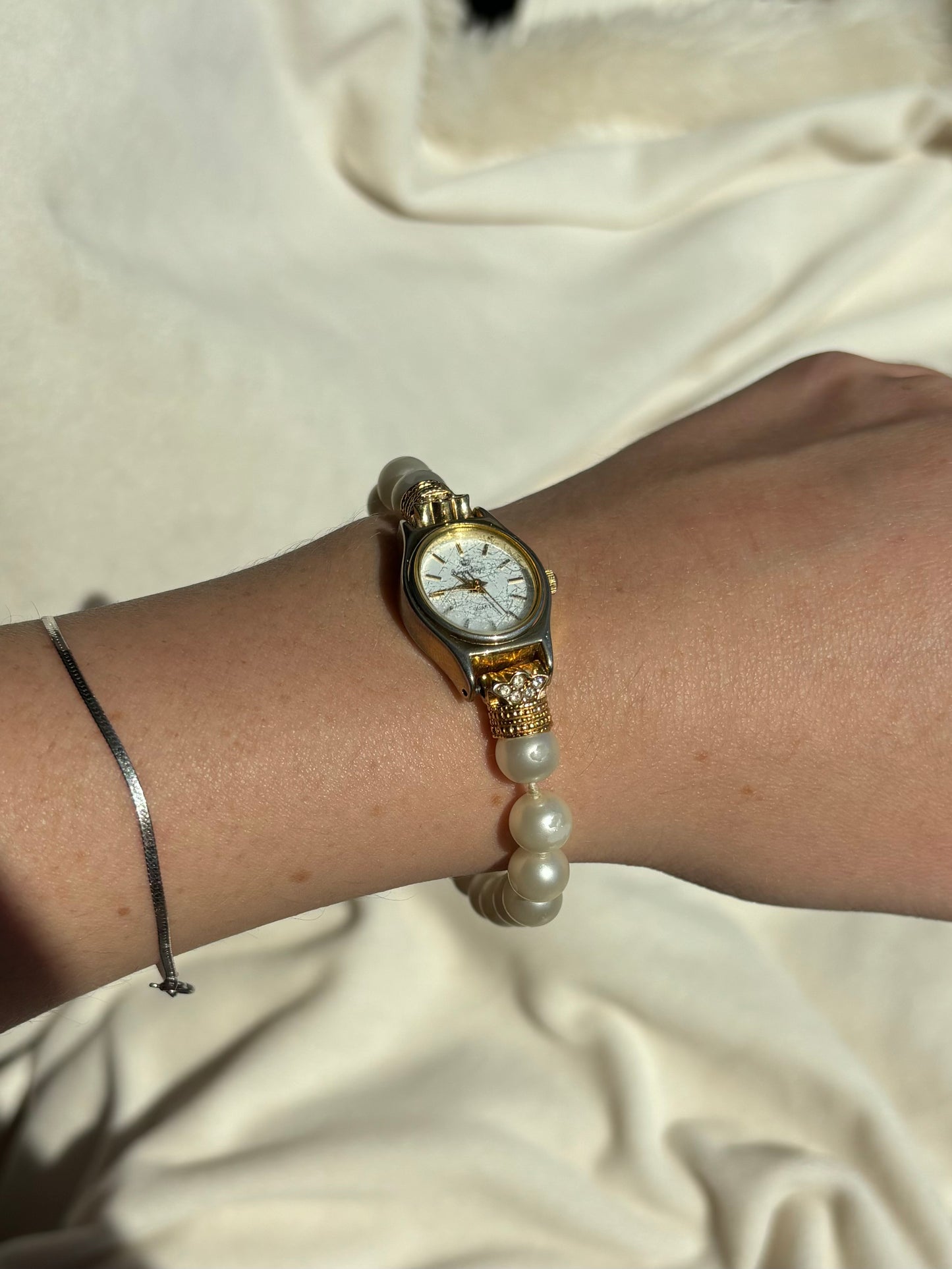 vintage faux pearl strand watch - working