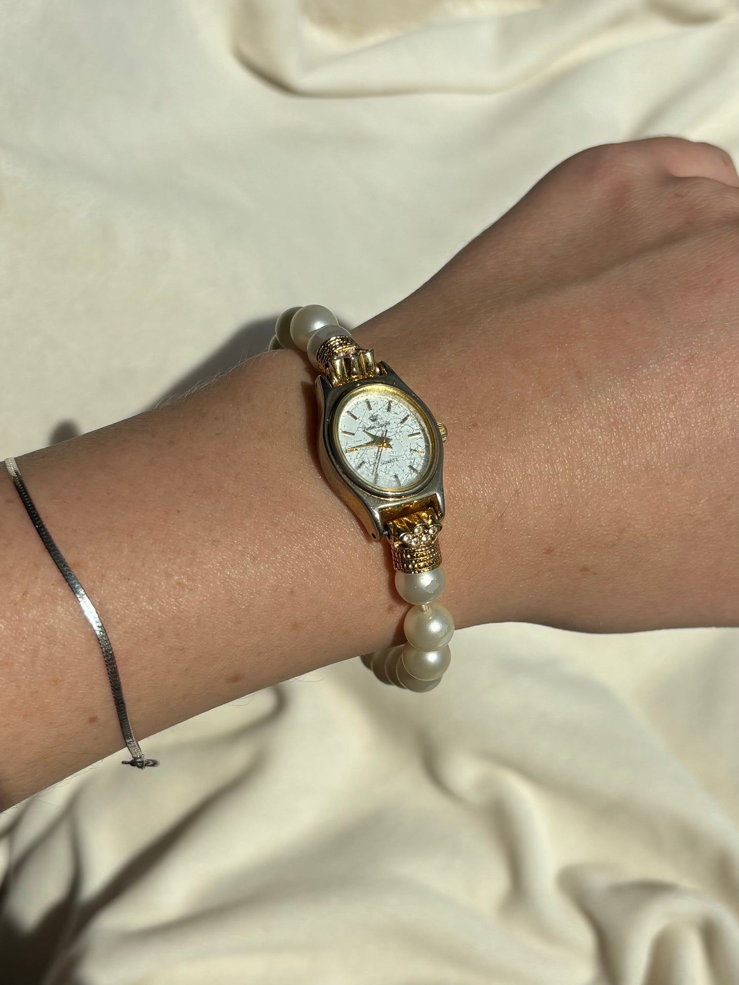 vintage faux pearl strand watch - working