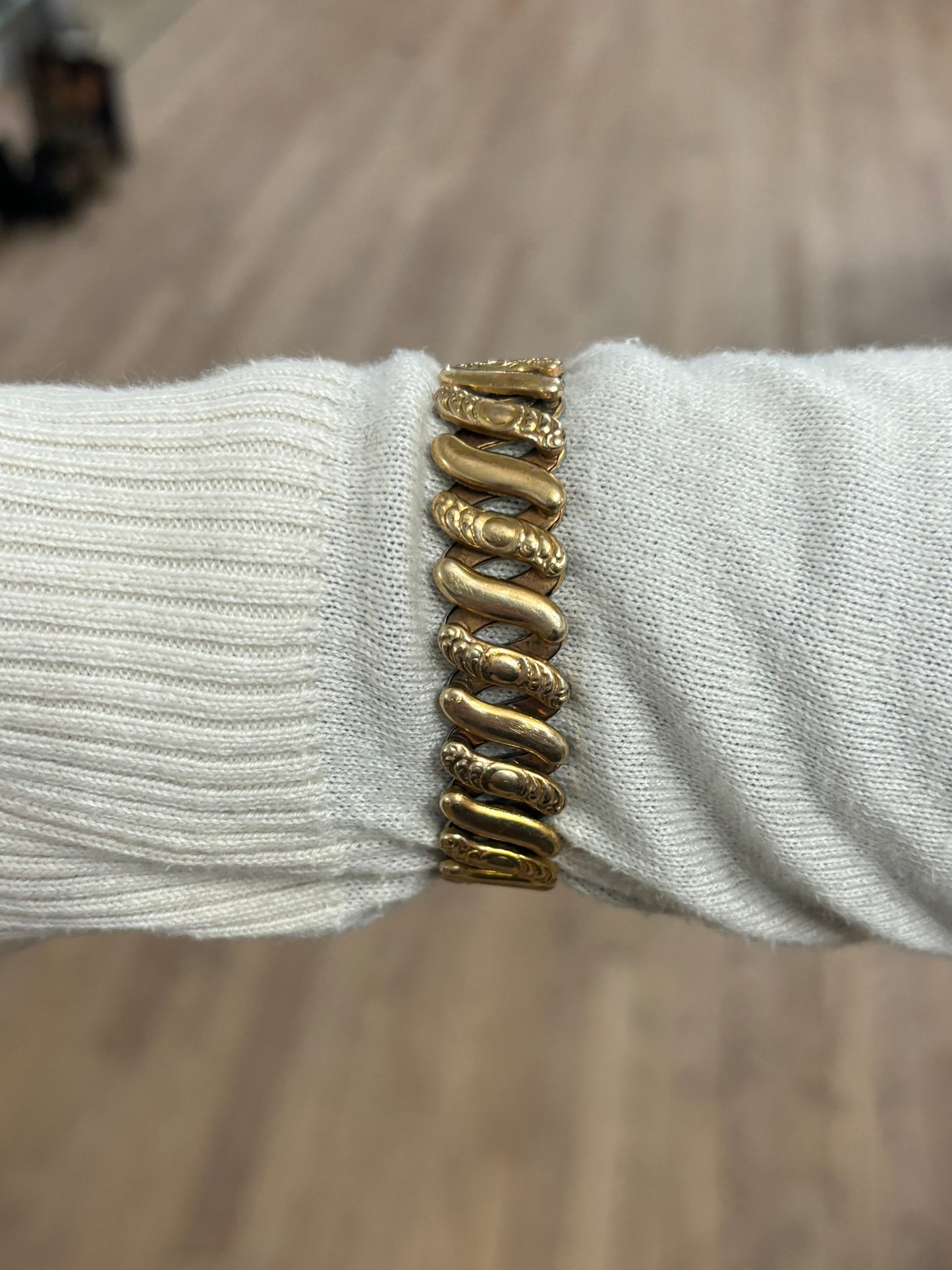 12kt Gold Filled 1940s Sweetheart Bracelet by La Mode