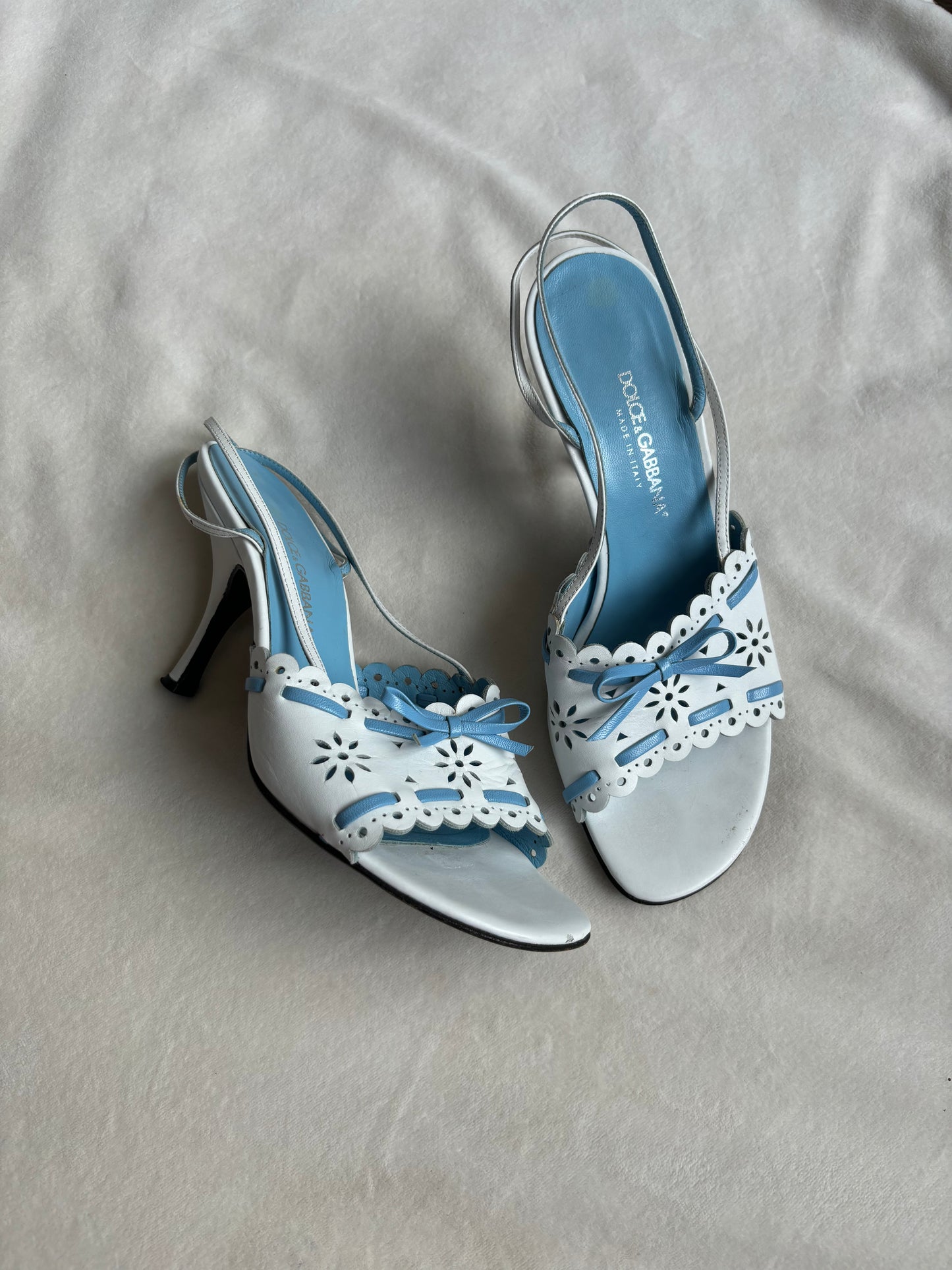 Authentic 1990s Dolce & Gabbana White & Blue Floral Eyelet Bow Sandal Kitten Slingback Heels