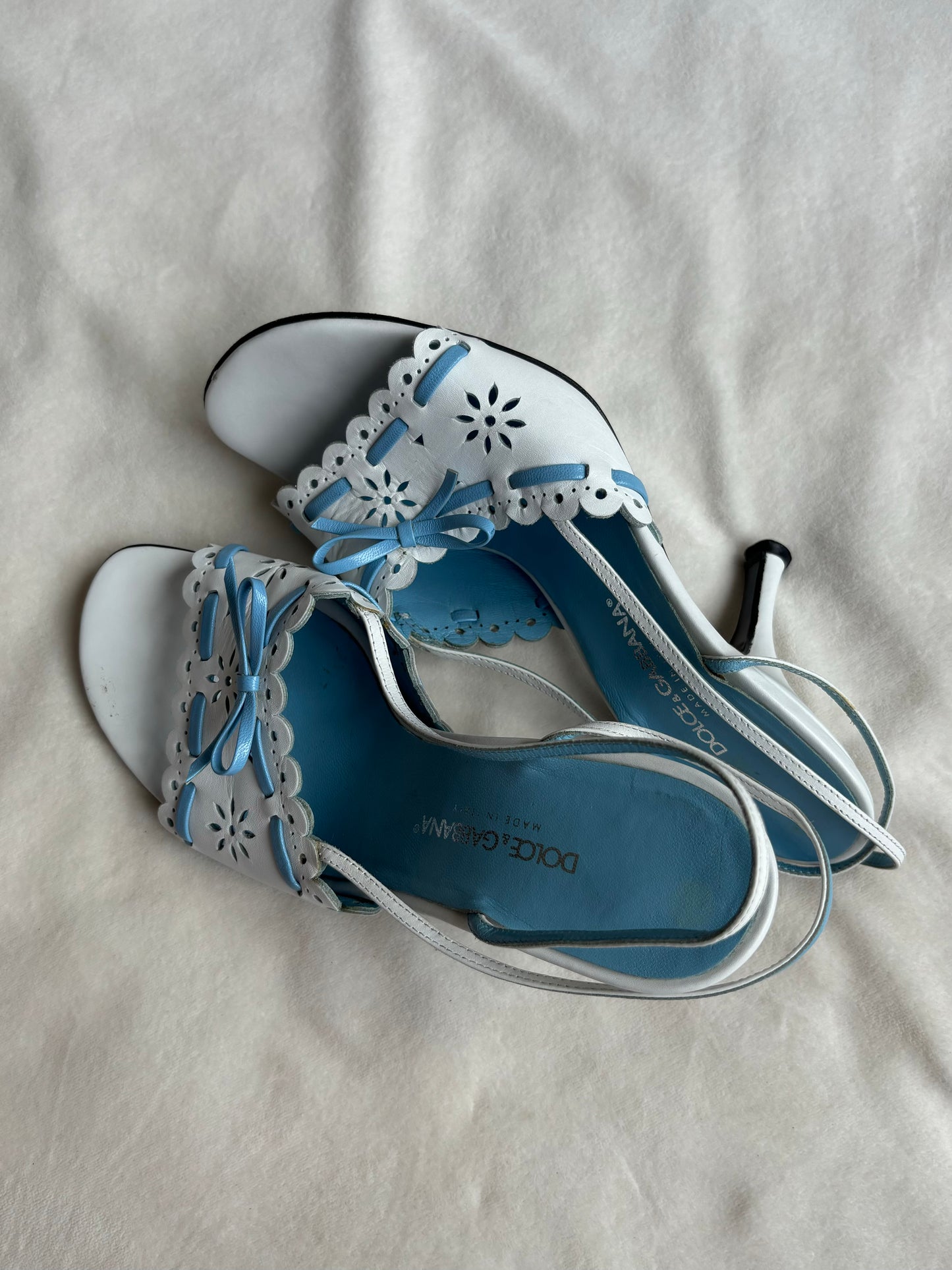 Authentic 1990s Dolce & Gabbana White & Blue Floral Eyelet Bow Sandal Kitten Slingback Heels