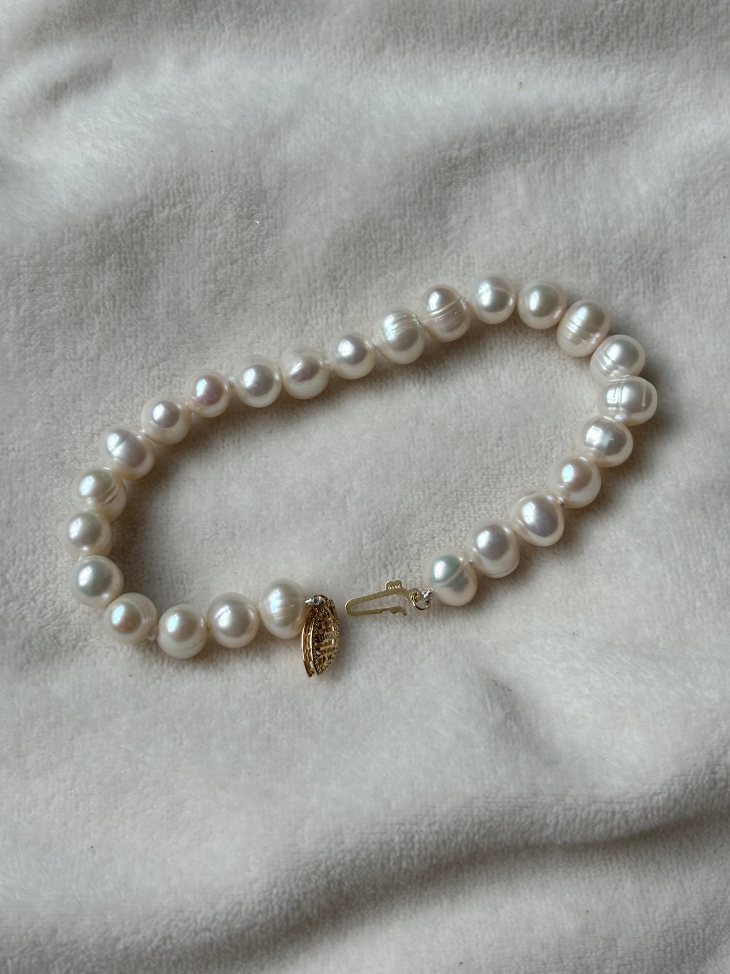 14kt gold natural 7mm cultured pearl bracelet