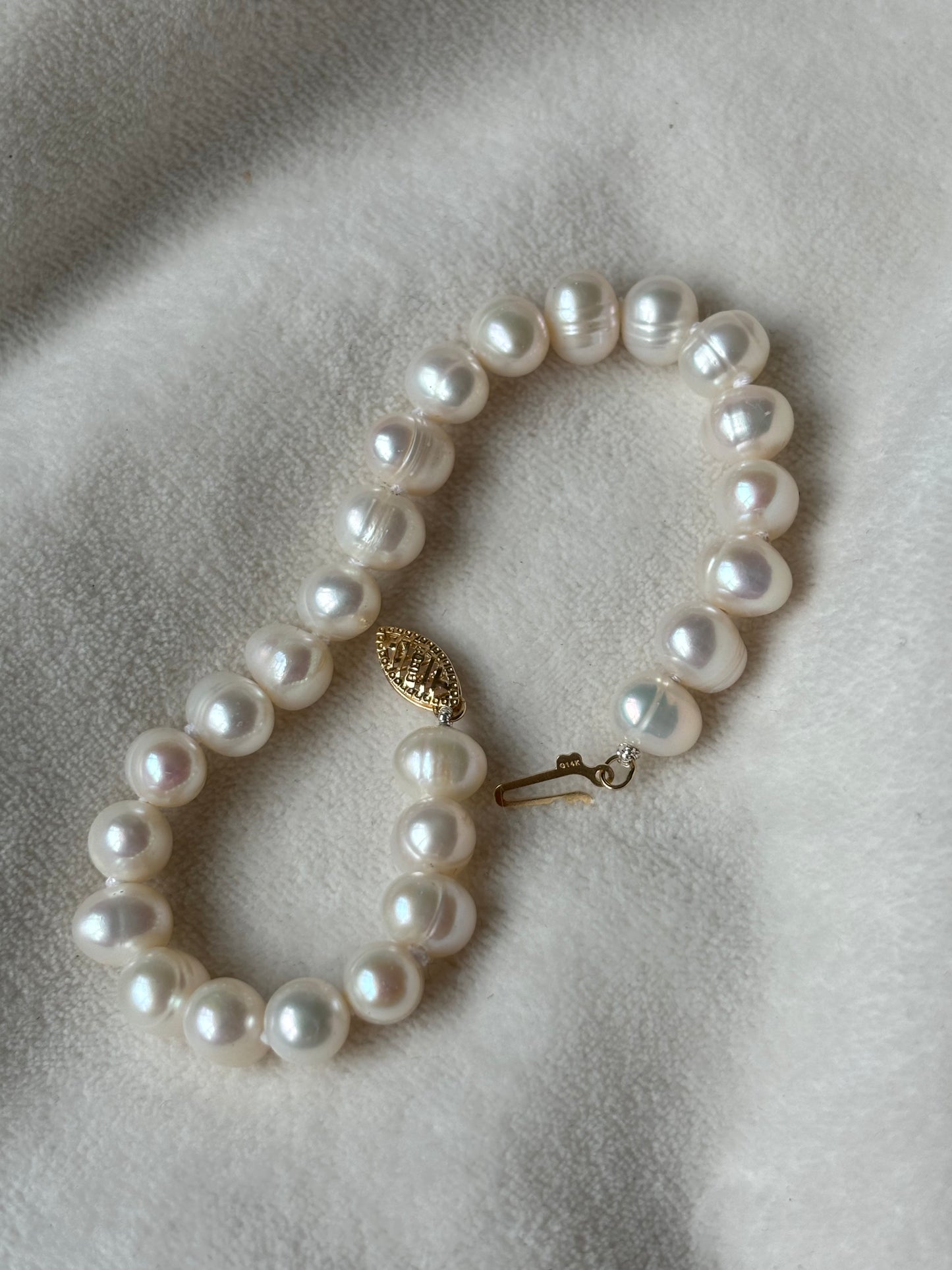 14kt gold natural 7mm cultured pearl bracelet