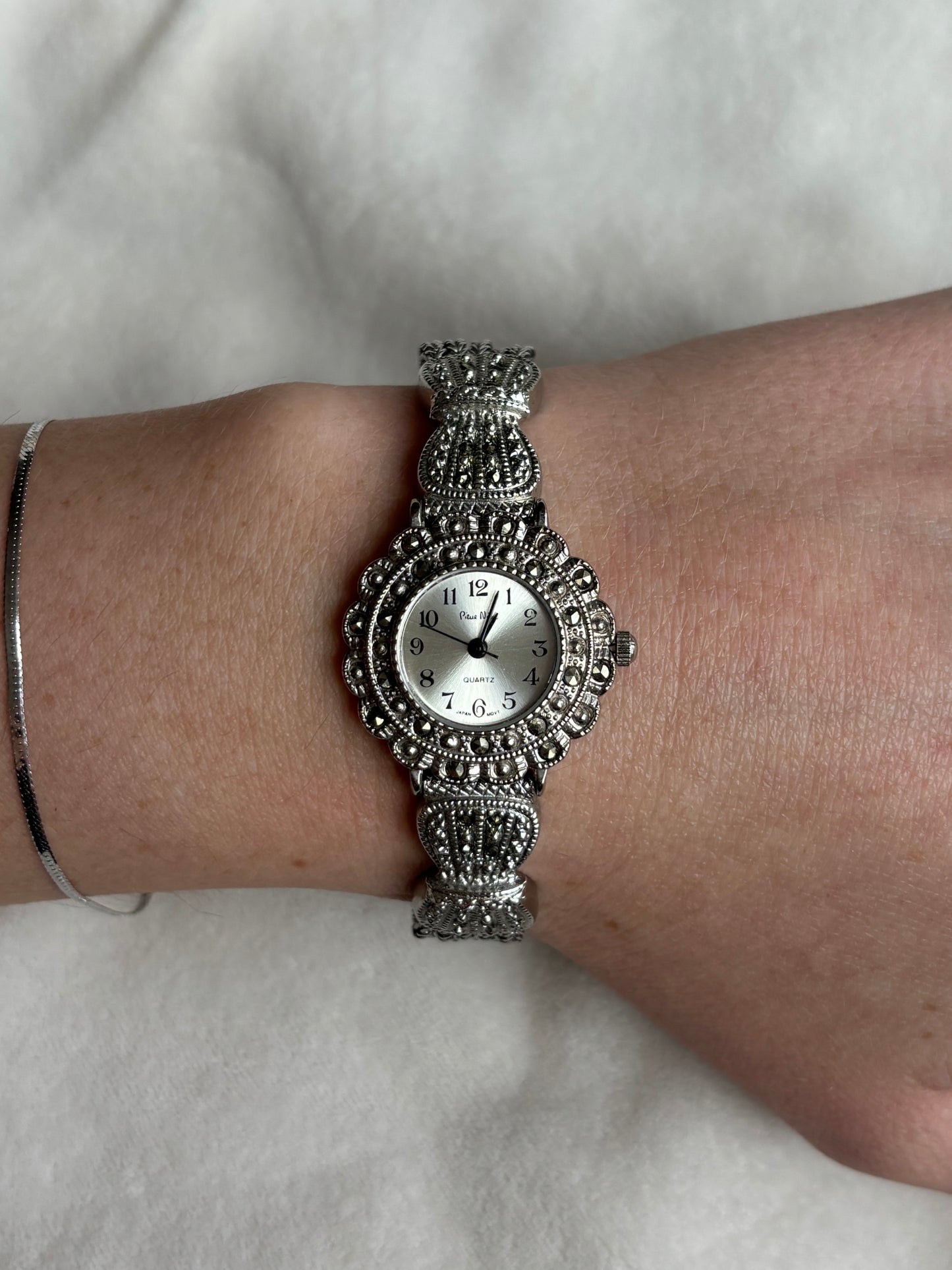 vintage dark silver bow and rope watch - working